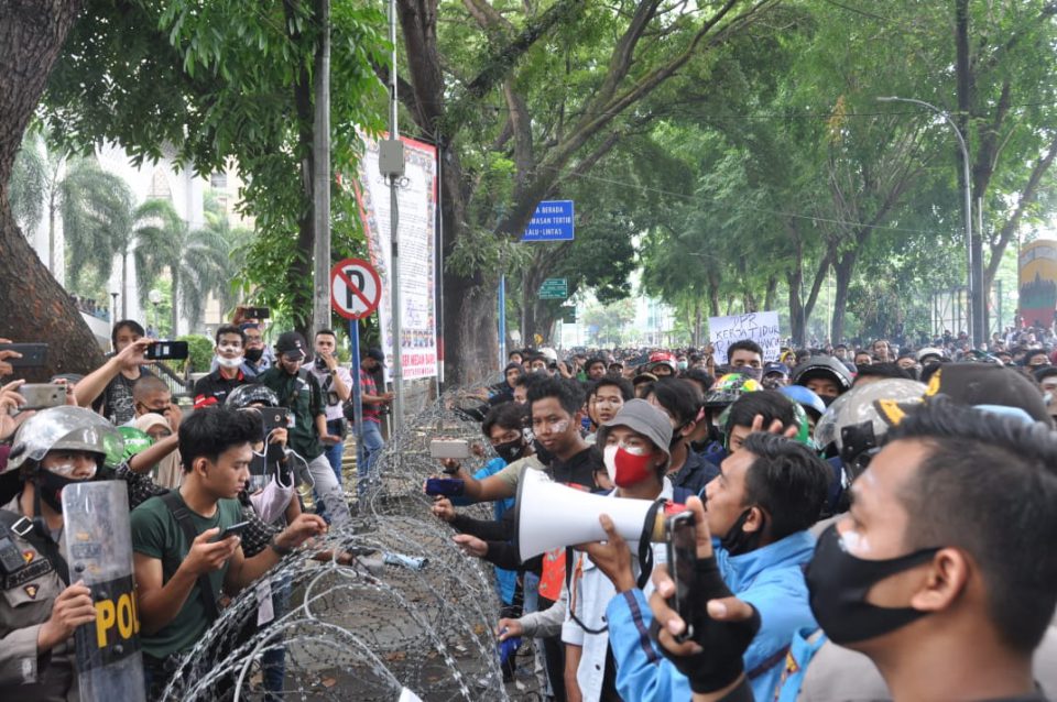 Aksi Penolakan Omnibus Law di Medan Berlangsung Panas